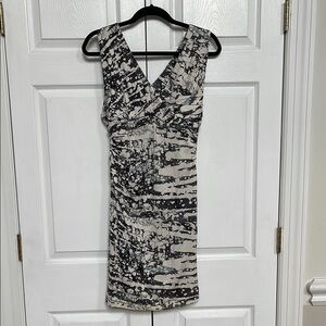 Diane Von Furstenberg Elegant Gray/Ivory Women's Silk Jersey Dress -runs small